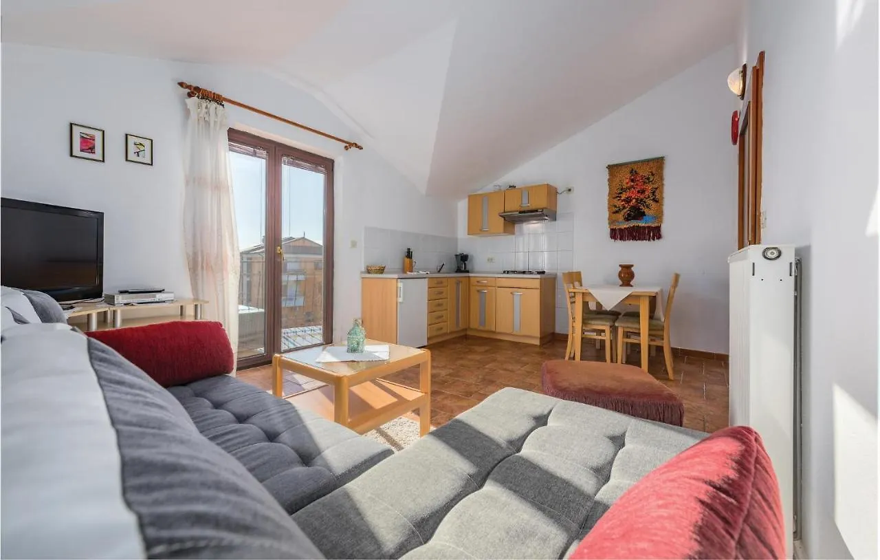 Awesome Apartment In Rovinj With 2 Bedrooms