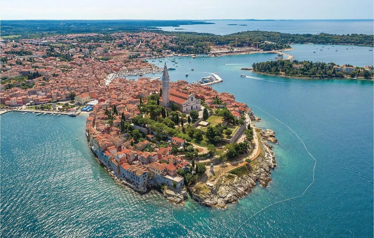 Awesome Apartment In Rovinj With 2 Bedrooms
